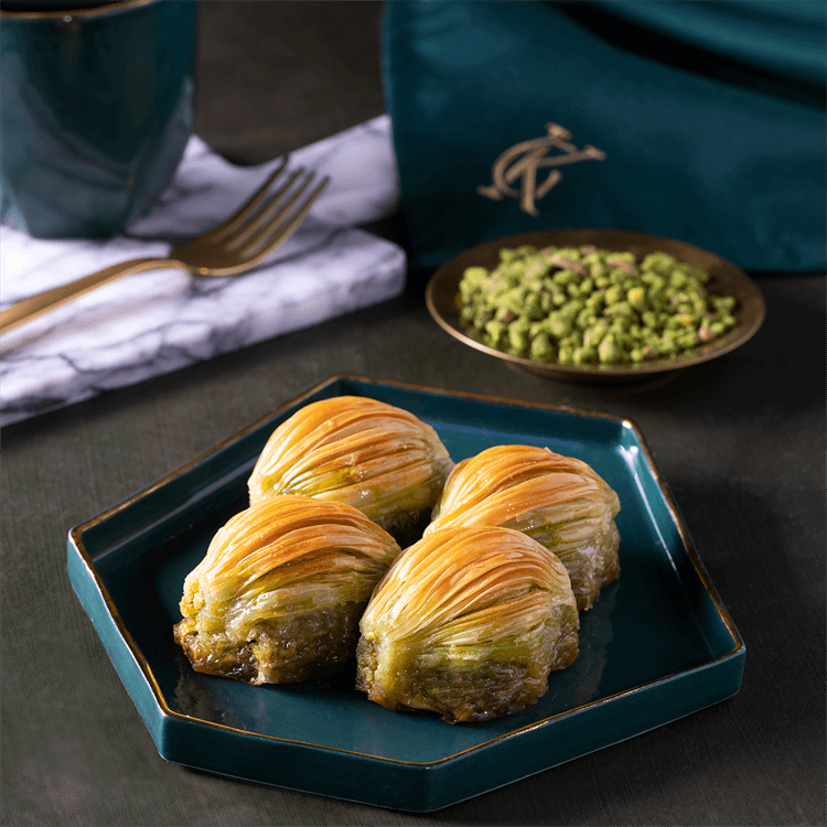 Midye Baklavas with Pistachio - Only in Istanbul, not sent by cargo.